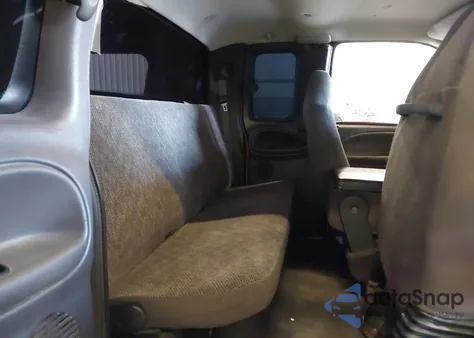 2001 Dodge Ram 2500 St z USA, uszkodzony, nr VIN 3B7KF23691G224285